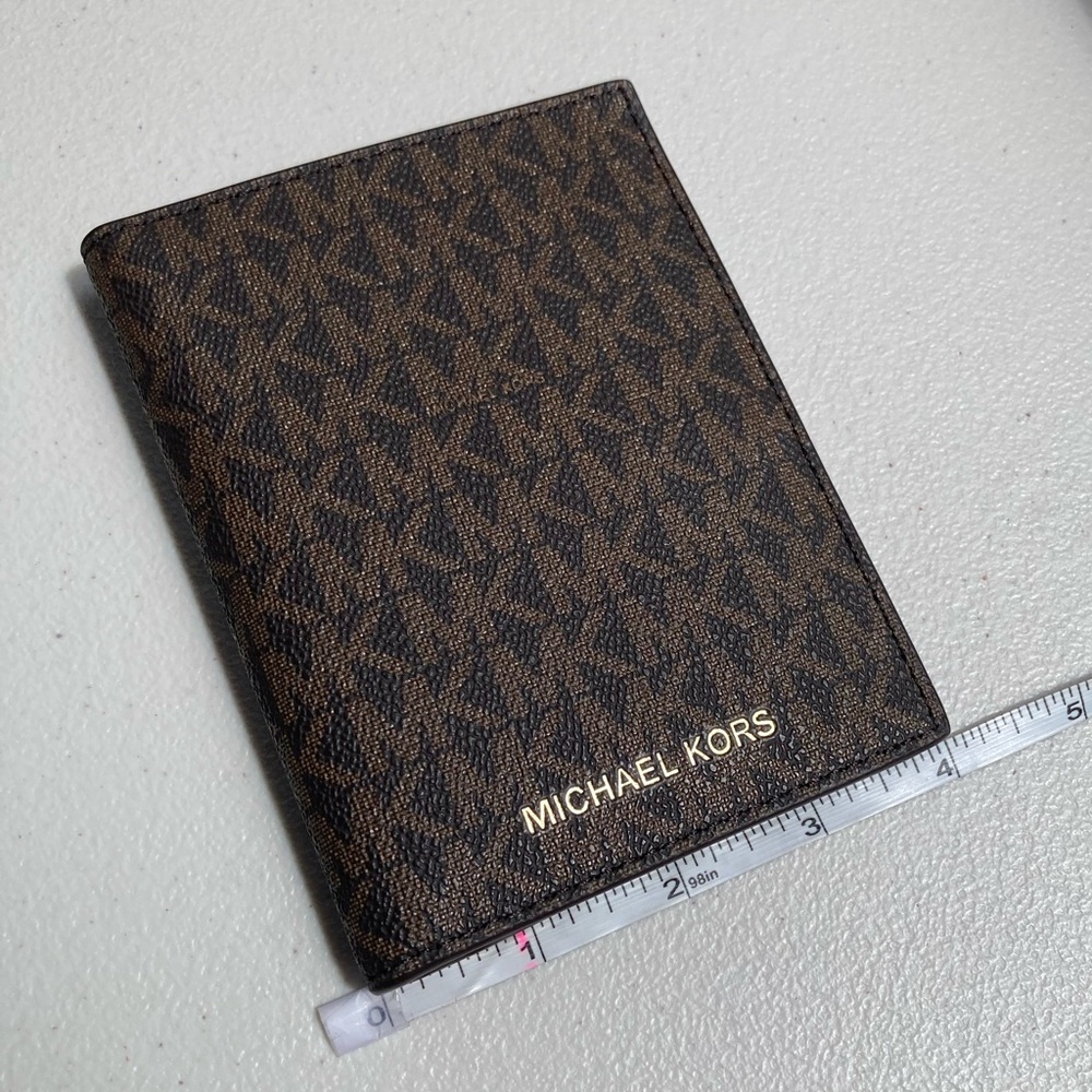 Michael Kors Jet Set Signature MK Logo Brown Passport Cover Card Holder Travel - Picture 10 of 12